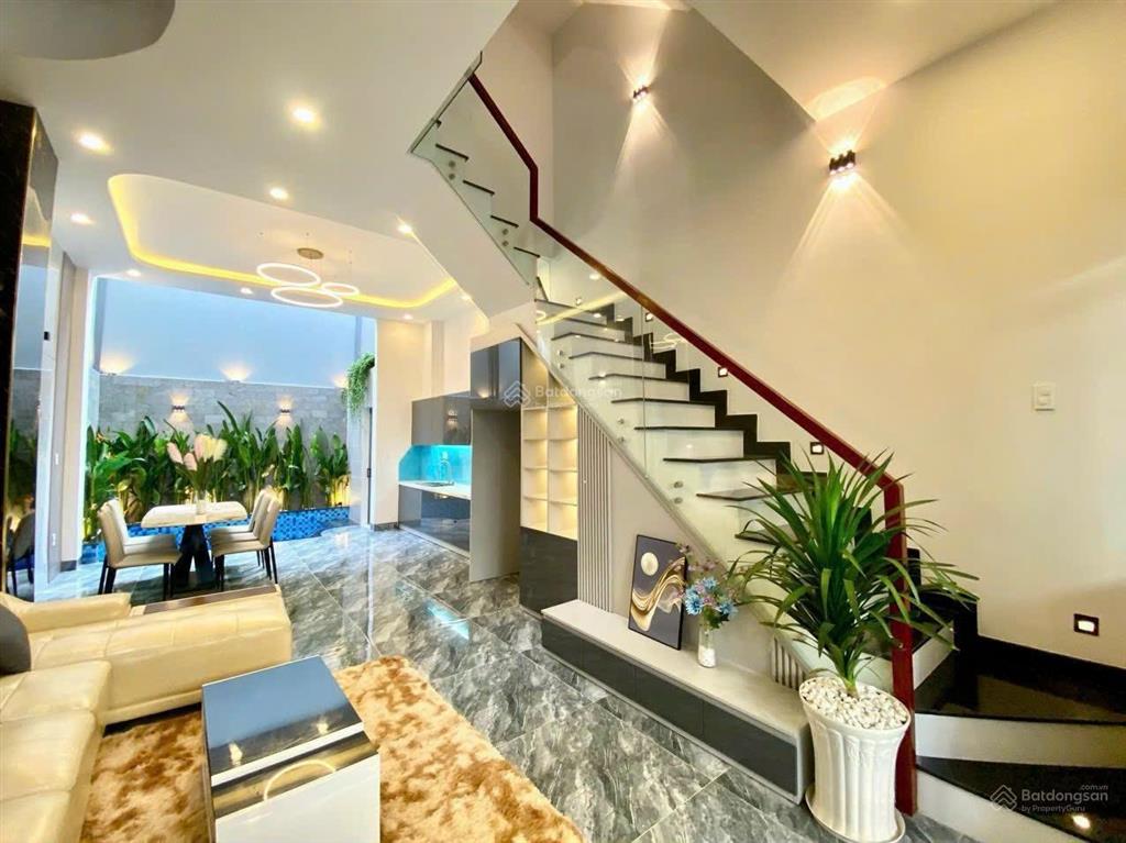 Bán nhà giá rẻ đường lê lai, phường bến thành, quận 1, 63m2 (2 tầng) giá 4.7 tỷ. gần chợ bến thành