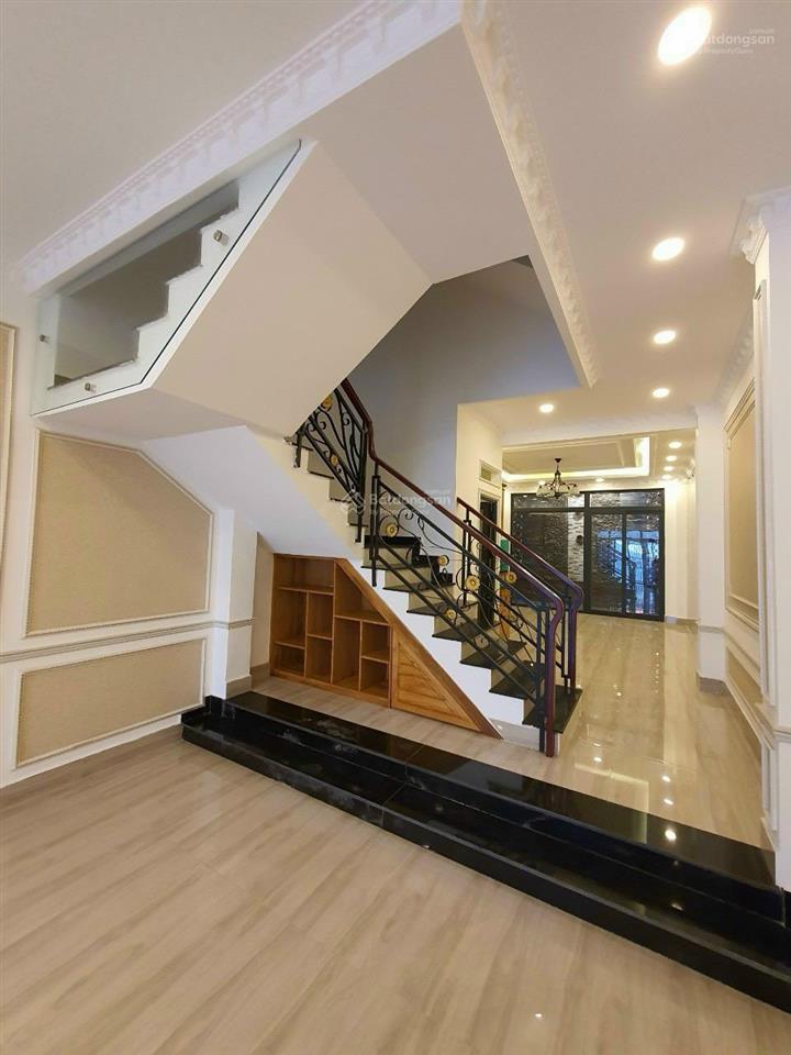 Nhà sát bên vạn hạnh mall. đường sư vạn hạnh/q10. 69,5m2 (4,7m x 13m) giá 3.3 tỷ.  ngay xem nhà