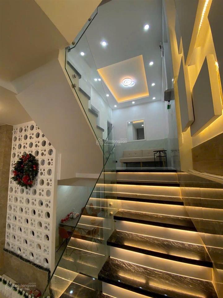 Bán gấp căn nhà, đường nguyễn thái sơn, p5, gò vấp. 63m2 (4m x 15m) giá 3.9 tỷ đối diện vincom