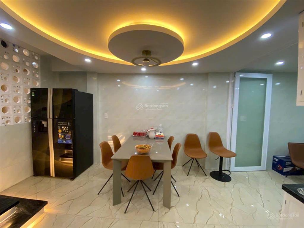 Bán gấp căn nhà, đường nguyễn thái sơn, p5, gò vấp. 63m2 (4m x 15m) giá 3.9 tỷ đối diện vincom