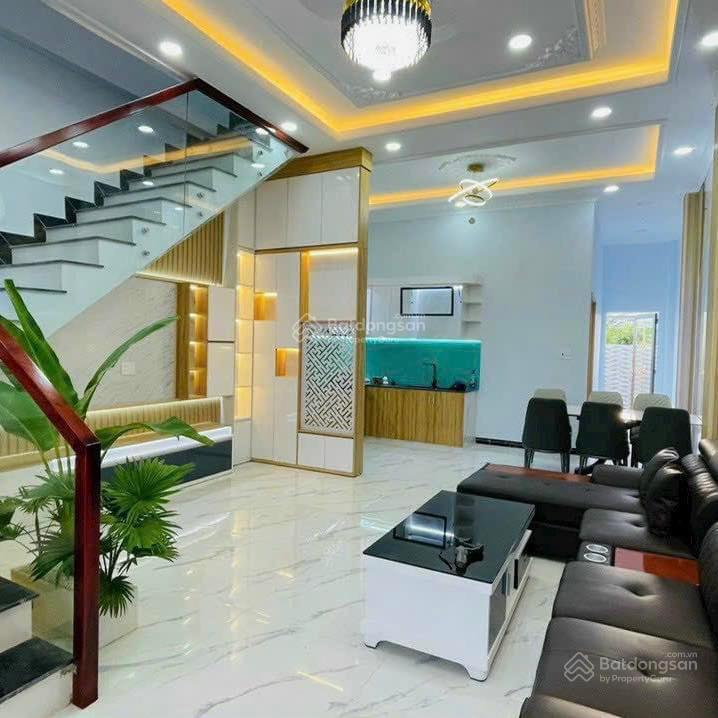 Bán nhà tặng nội thất, đường ung văn khiêm, bình thạnh, dt 83,5m2 (ngang 5m) giá 4.7 tỷ .