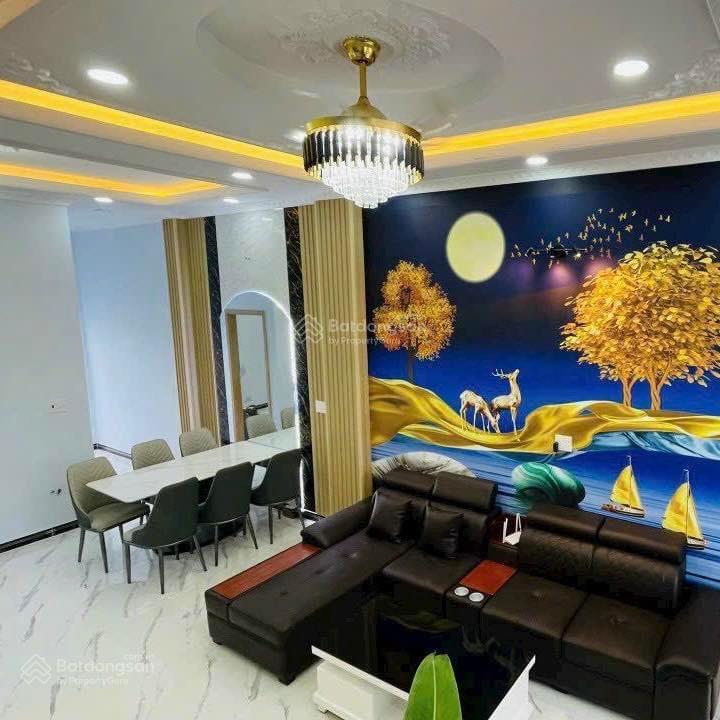 Bán nhà tặng nội thất, đường ung văn khiêm, bình thạnh, dt 83,5m2 (ngang 5m) giá 4.7 tỷ .