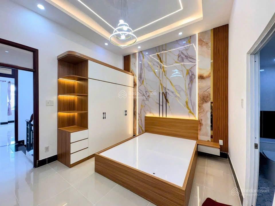 Bán gấp nhà gần trường đh sài gòn. đường nguyễn trãi (q5 cũ). 42,5m2. sổ hồng riêng