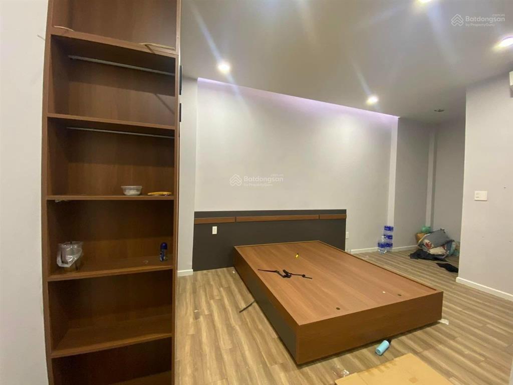 Bán nhà tặng nội thất. nhà quận 10, đường hồ bá kiện. dt 68m2. còn hợp đồng thuê 20tr/th