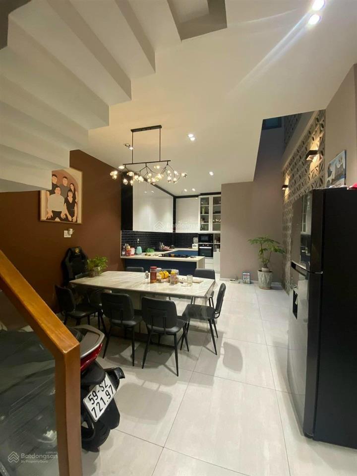 Bán nhà tặng nội thất. nhà quận 10, đường hồ bá kiện. dt 68m2. còn hợp đồng thuê 20tr/th