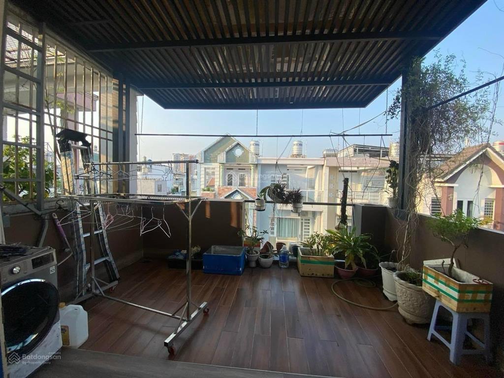 Bán nhà tặng nội thất. nhà quận 10, đường hồ bá kiện. dt 68m2. còn hợp đồng thuê 20tr/th