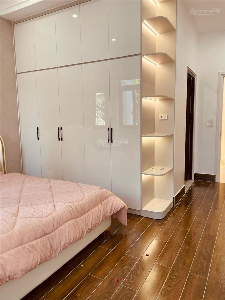 Bán nhà tặng nội thất. nhà quận 10, đường hồ bá kiện. dt 68m2. còn hợp đồng thuê 20tr/th