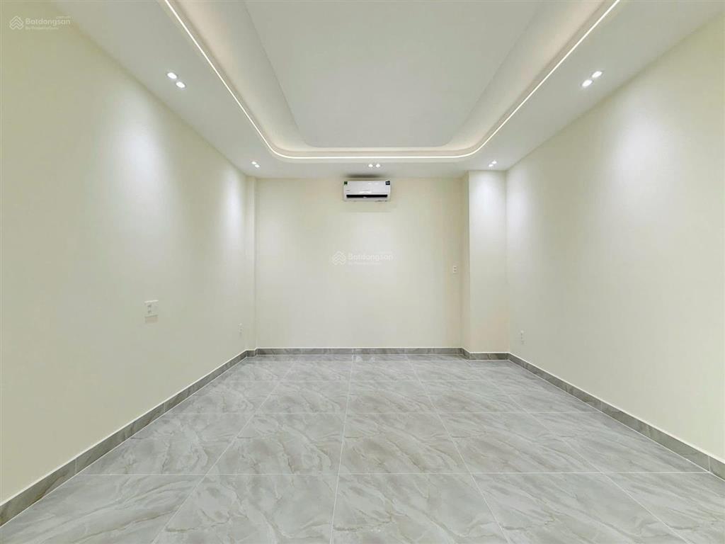 Bán gấp nhà đường âu dương lân (quận 8 cũ). 66m2 (4,3m x 15m) giá 5,3 tỷ mặt tiền đường lớn