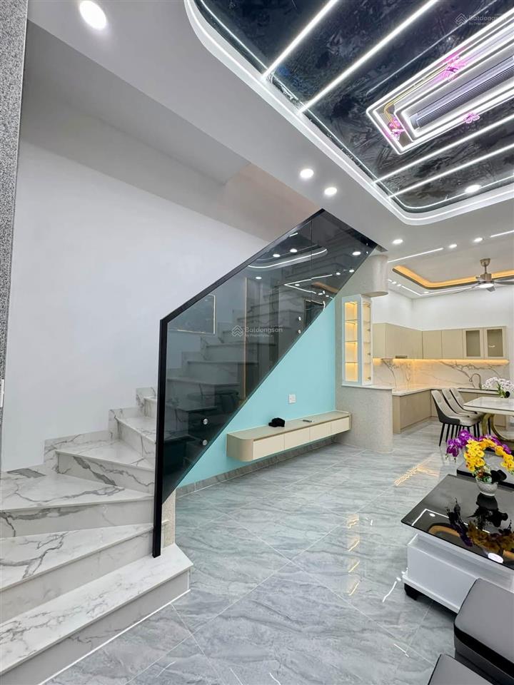 Bán nhà tặng nội thất, đường lý tự trọng quận 1, dt 53,7m2 (4,5m x 11m) giá 2.580 tỷ. 2 tầng