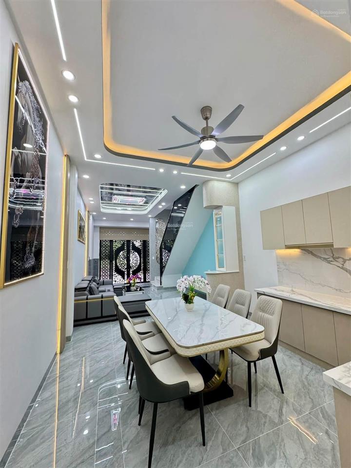 Bán nhà tặng nội thất, đường lý tự trọng quận 1, dt 53,7m2 (4,5m x 11m) giá 2.580 tỷ. 2 tầng