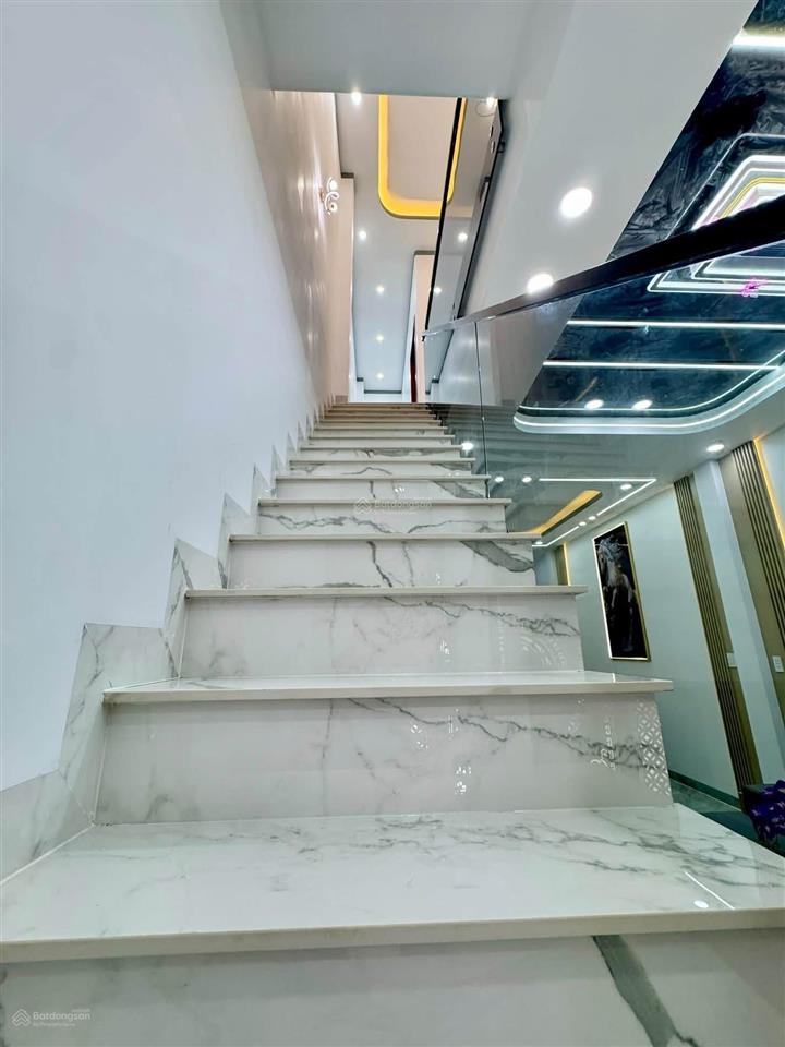 Bán nhà tặng nội thất, đường lý tự trọng quận 1, dt 53,7m2 (4,5m x 11m) giá 2.580 tỷ. 2 tầng