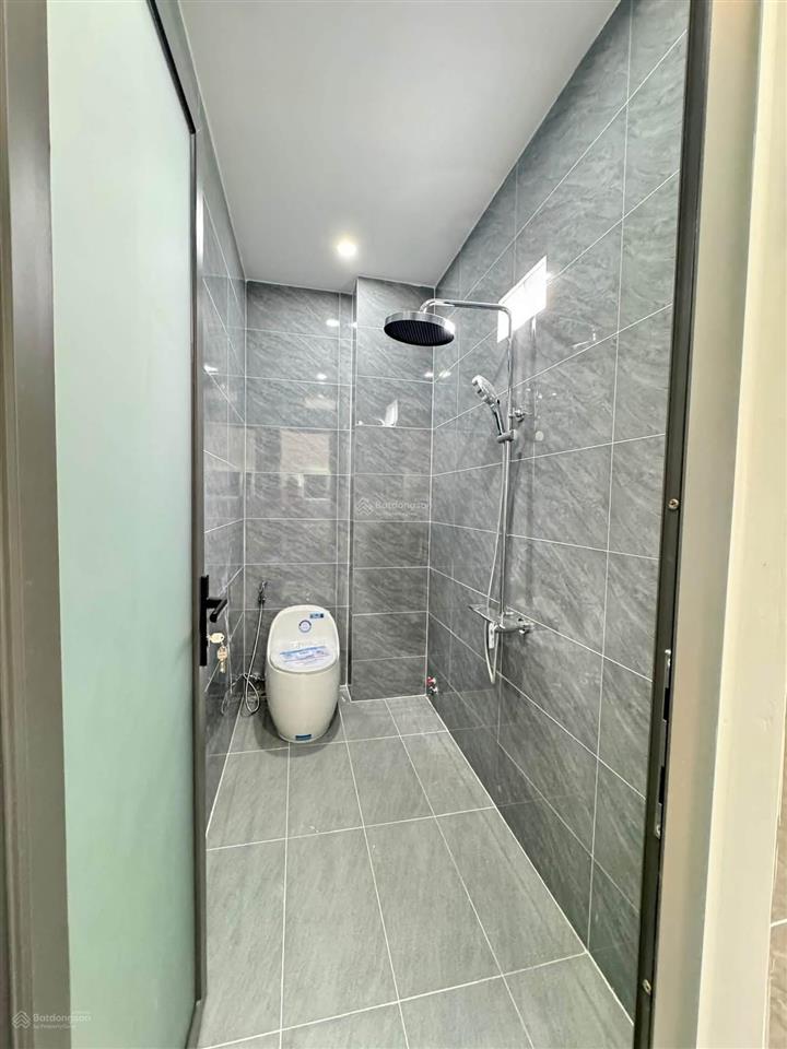 Bán nhà tặng nội thất, đường lý tự trọng quận 1, dt 53,7m2 (4,5m x 11m) giá 2.580 tỷ. 2 tầng
