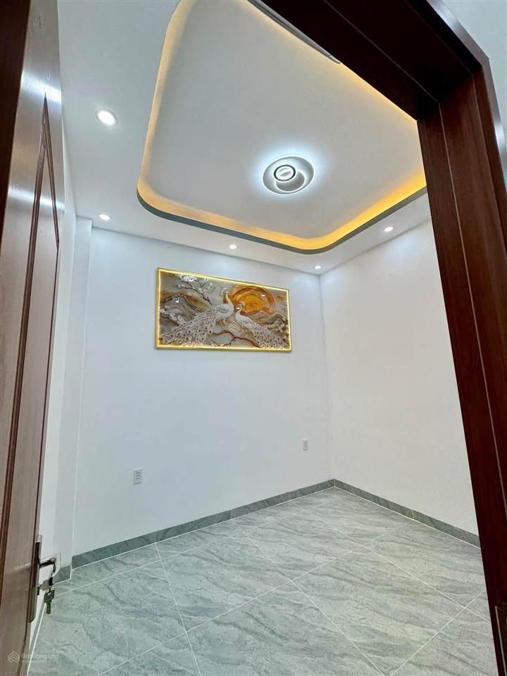 Bán nhà tặng nội thất, đường lý tự trọng quận 1, dt 53,7m2 (4,5m x 11m) giá 2.580 tỷ. 2 tầng