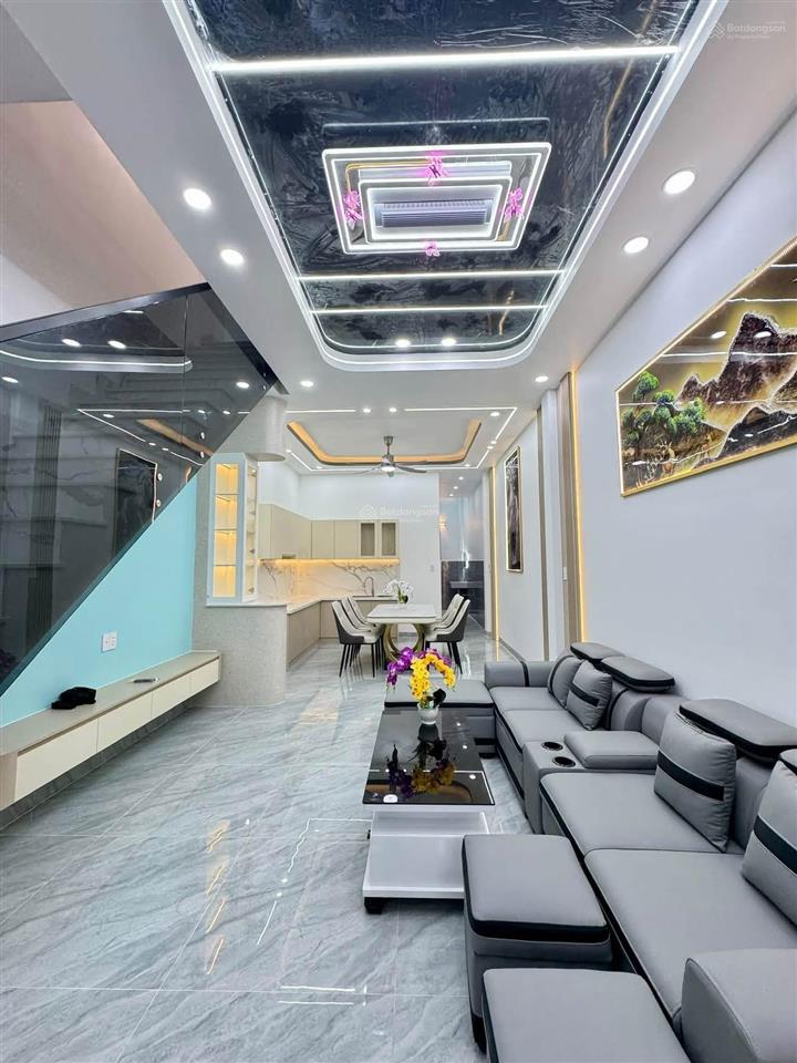 Bán nhà tặng nội thất, đường lý tự trọng quận 1, dt 53,7m2 (4,5m x 11m) giá 2.580 tỷ. 2 tầng