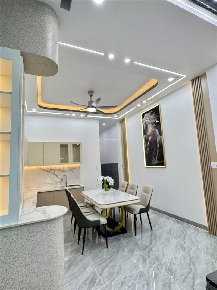 Bán nhà tặng nội thất, đường lý tự trọng quận 1, dt 53,7m2 (4,5m x 11m) giá 2.580 tỷ. 2 tầng