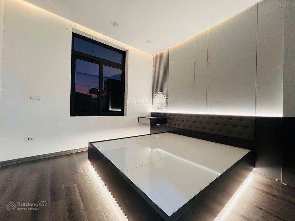 Bán nhà nguyễn khang 6 tầng ở ngay trước tết 38m2, 4pn, ngõ ô tô tránh hơn 8 tỷ