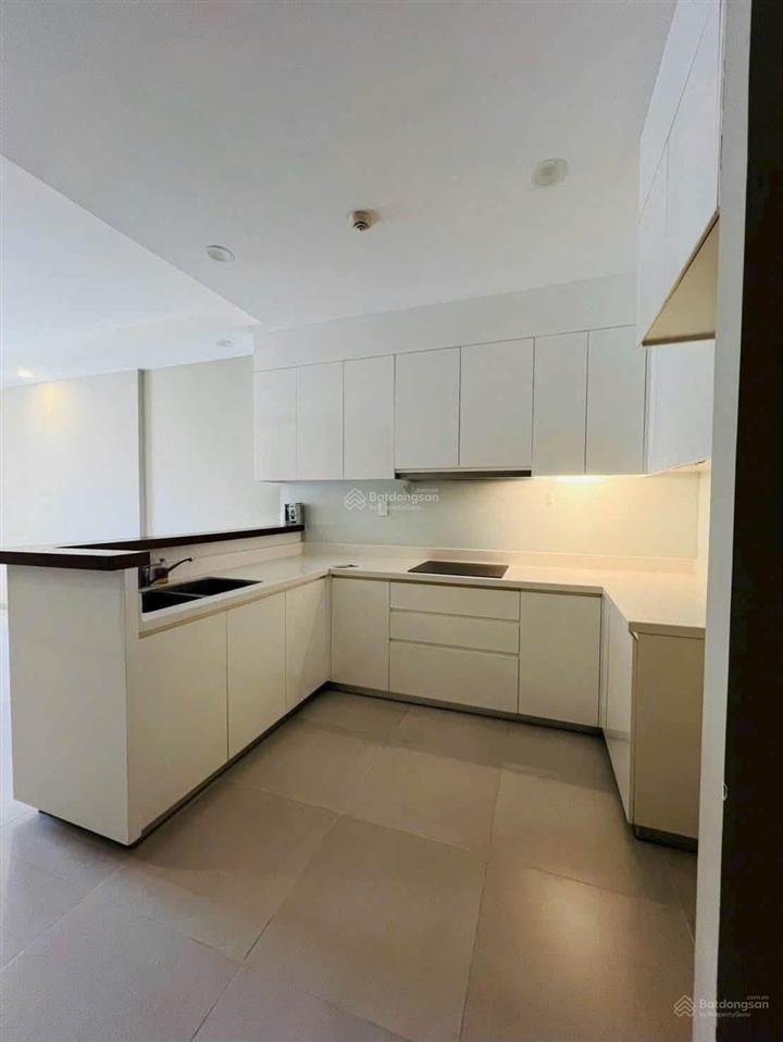 Bán gold view 2pn 70m2 giá 6,1 tỷ bao hết.  0888 051 *** xem nhà ngay ạ