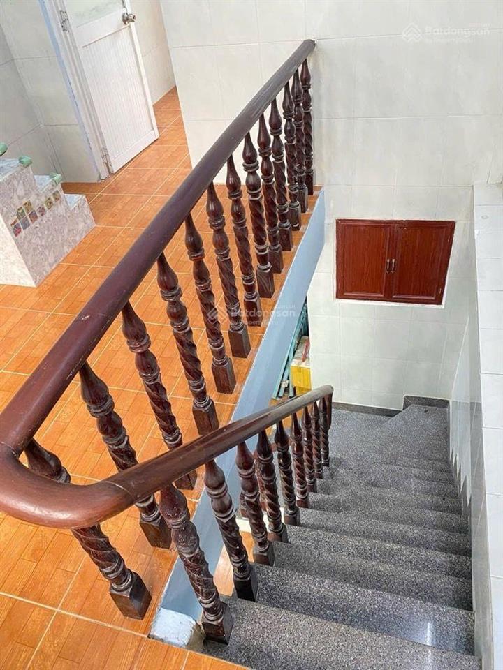 Nhà đẹp kiên cố ở ngay hẻm xe hơi đối diện vạn phúc city 3 tầng 4,5x23 chỉ 8,3 tỷ.