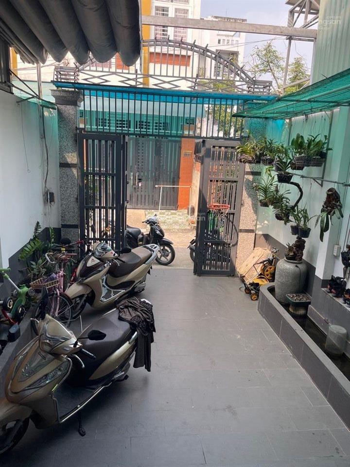 Nhà đẹp kiên cố ở ngay hẻm xe hơi đối diện vạn phúc city 3 tầng 4,5x23 chỉ 8,3 tỷ.
