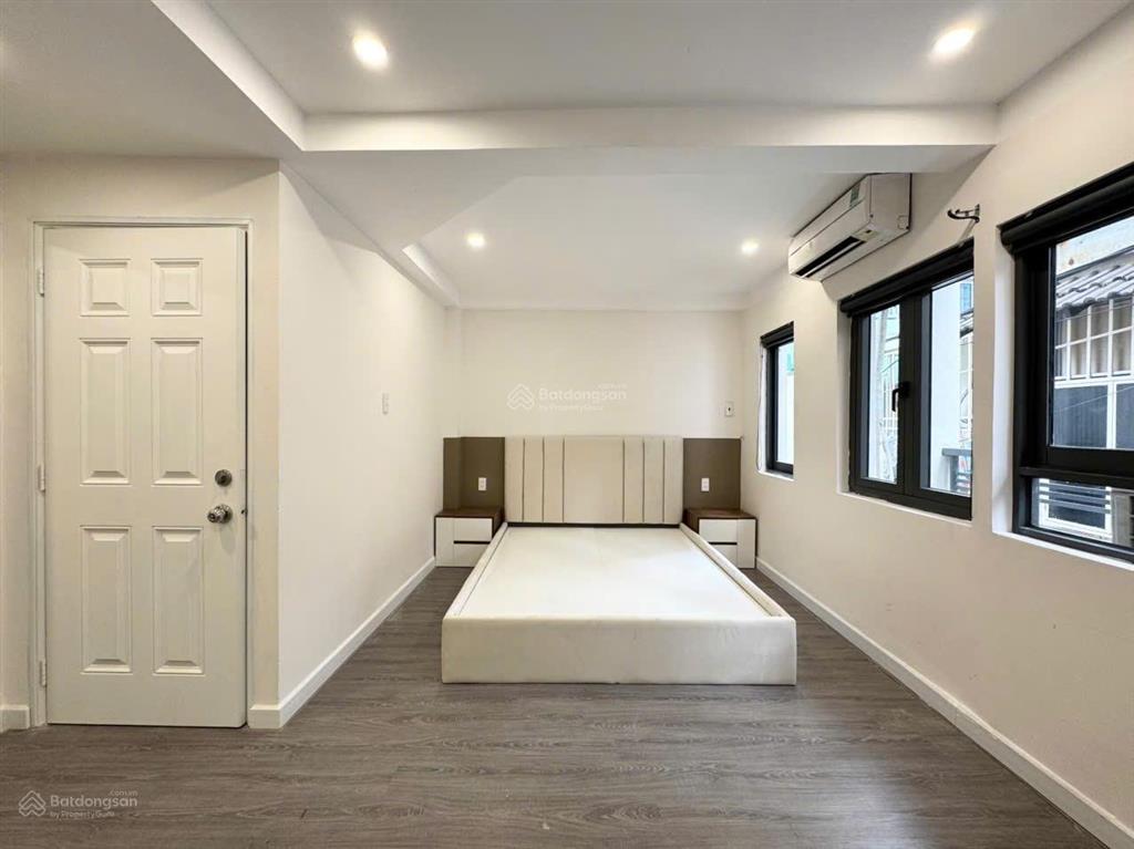 Hẻm kia morning khu phố thời trang huỳnh văn bánh 4 tầng 5,5x7 chỉ 6,85 tỷ.