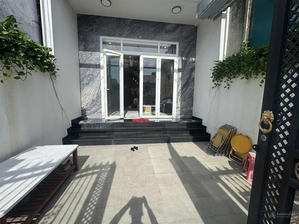 Nhà đẹp ở ngay hẻm xe hơi tránh liền kề khu dc vạn phúc 3 tầng 5x20 chỉ 9,7 tỷ.
