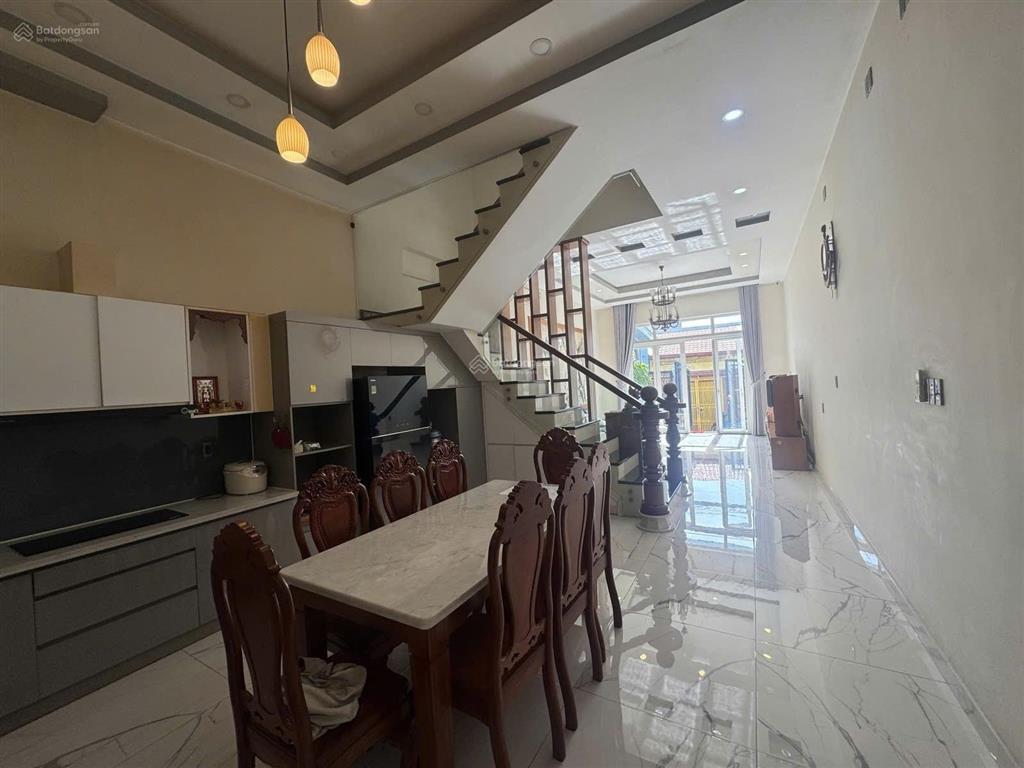 Nhà đẹp ở ngay hẻm xe hơi tránh liền kề khu dc vạn phúc 3 tầng 5x20 chỉ 9,7 tỷ.