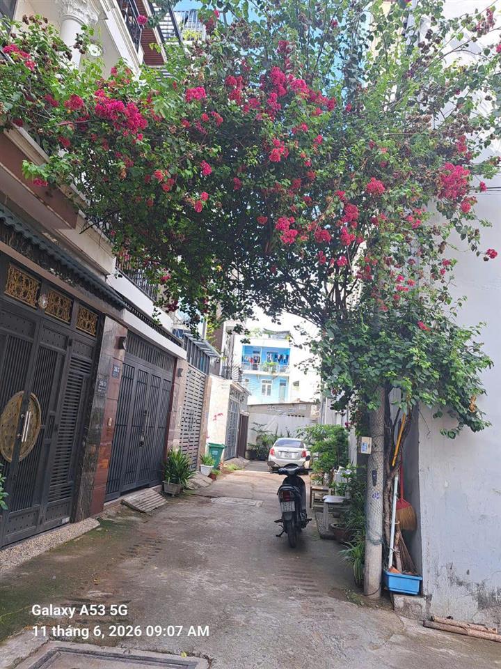 Nhà đẹp hẻm xe hơi sát mặt tiền 3 tầng gần cc chương dương 4,2x14 chỉ 7,5 tỷ.