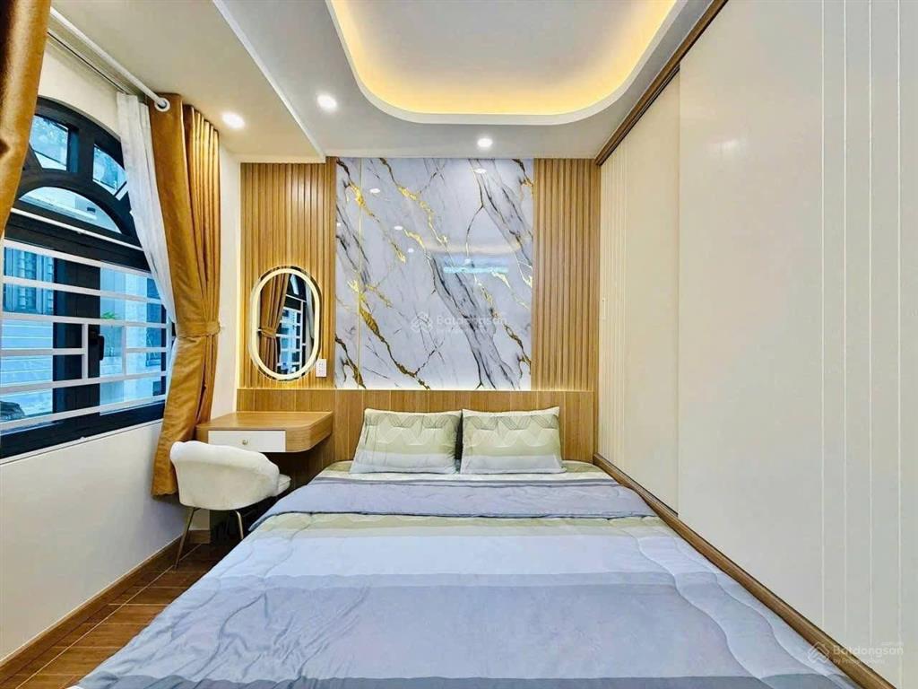 Vợ chồng tôi cần bán nhà mạc đĩnh chiđa kaoq1, gần cv lê văn tám.giá 4tỷ830tr/62,5m2,cho thuê32tr