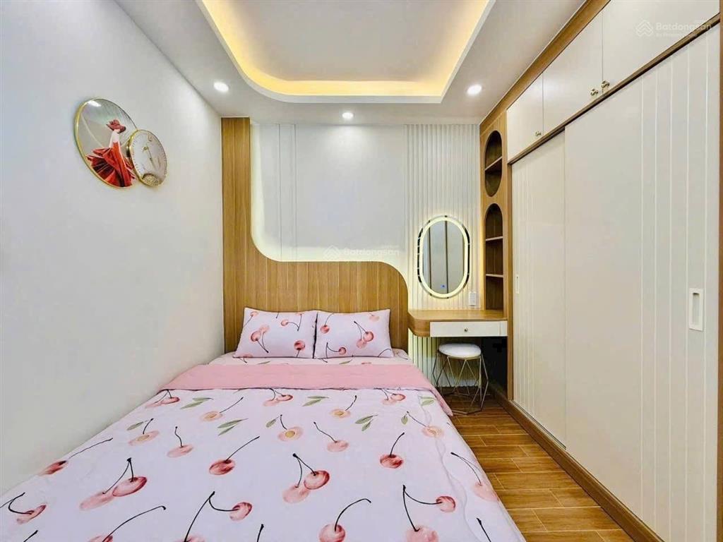 Vợ chồng tôi cần bán nhà mạc đĩnh chiđa kaoq1, gần cv lê văn tám.giá 4tỷ830tr/62,5m2,cho thuê32tr