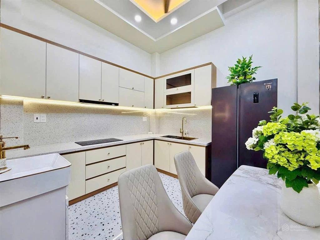 Vợ chồng tôi cần bán nhà mạc đĩnh chiđa kaoq1, gần cv lê văn tám.giá 4tỷ830tr/62,5m2,cho thuê32tr