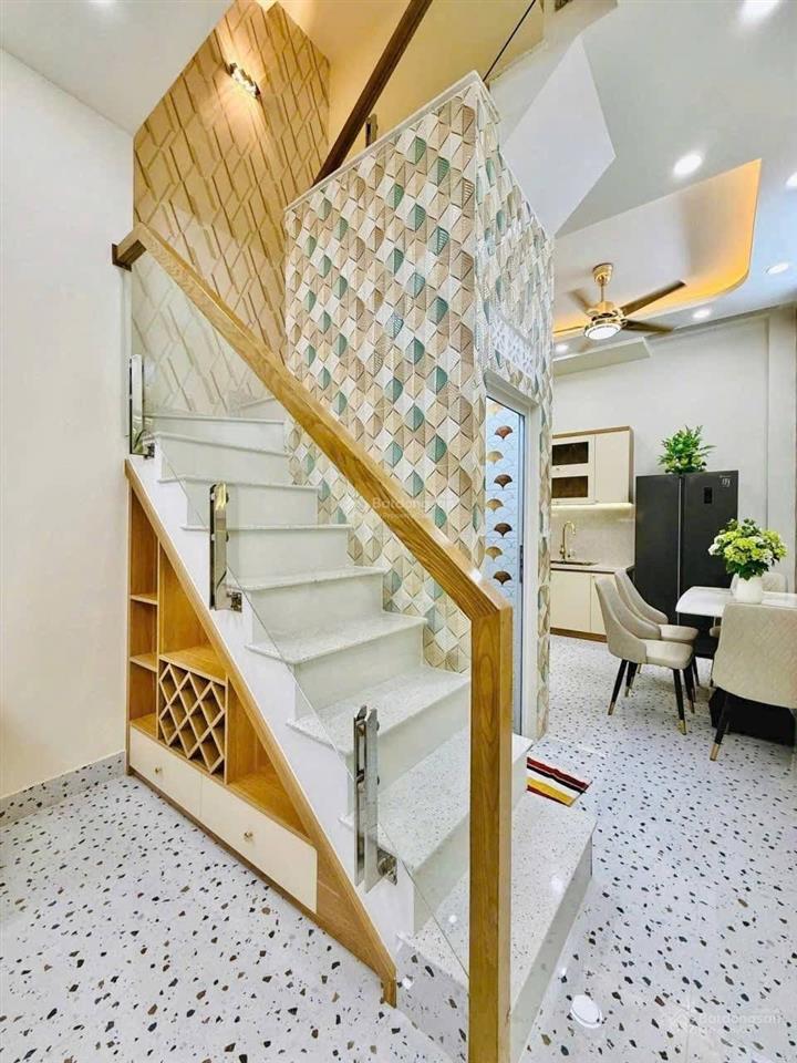 Vợ chồng tôi cần bán nhà mạc đĩnh chiđa kaoq1, gần cv lê văn tám.giá 4tỷ830tr/62,5m2,cho thuê32tr