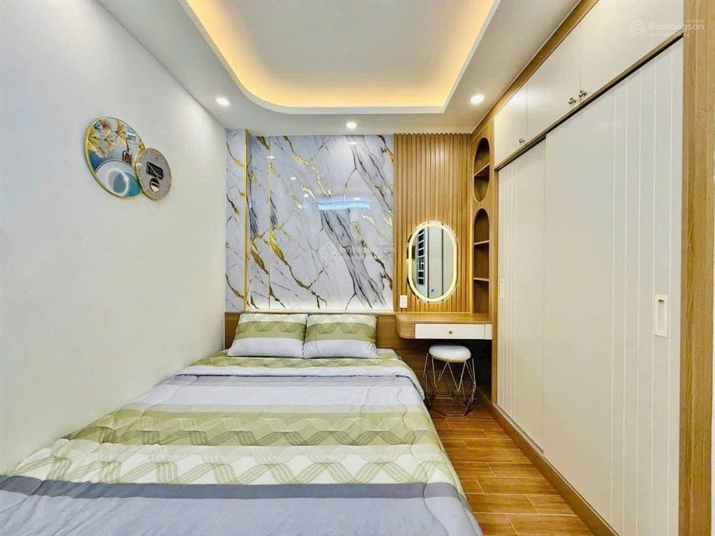 Vợ chồng tôi cần bán nhà mạc đĩnh chiđa kaoq1, gần cv lê văn tám.giá 4tỷ830tr/62,5m2,cho thuê32tr