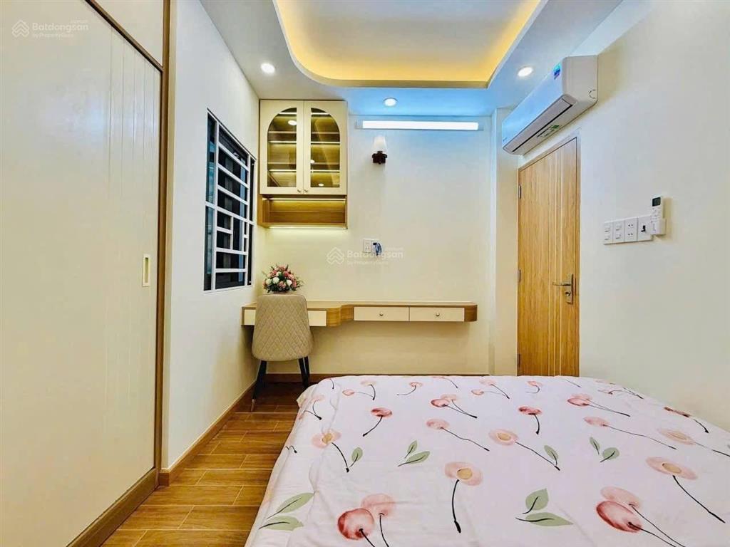 Vợ chồng tôi cần bán nhà mạc đĩnh chiđa kaoq1, gần cv lê văn tám.giá 4tỷ830tr/62,5m2,cho thuê32tr