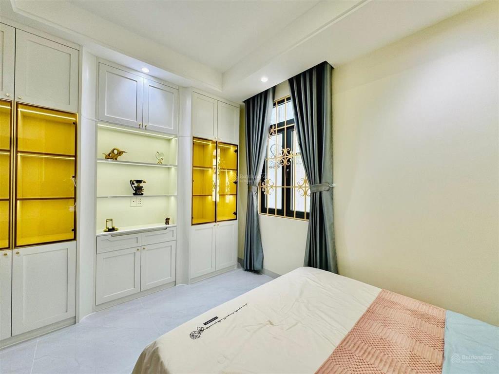 Cô 7 tôi cần bán nhà cao thắngp12q10,gần nhà hát hoà bình.giá 3tỷ 900tr/75,2m2,đang cho thuê 20tr