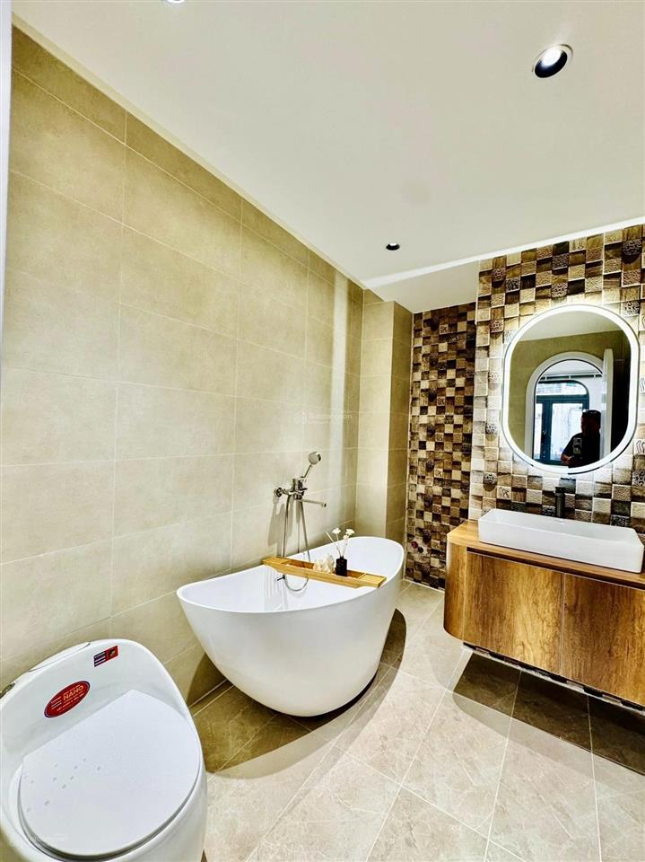 Bán gấp nhà hẻm oto nguyễn hữu cầutđq1,gần chợ tân định.giá 4 tỷ050 triệu /79,5m2, cho thê 30 tr