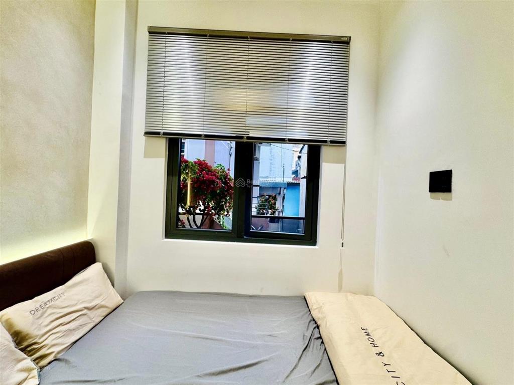 Bán gấp nhà hẻm oto nguyễn hữu cầutđq1,gần chợ tân định.giá 4 tỷ050 triệu /79,5m2, cho thê 30 tr