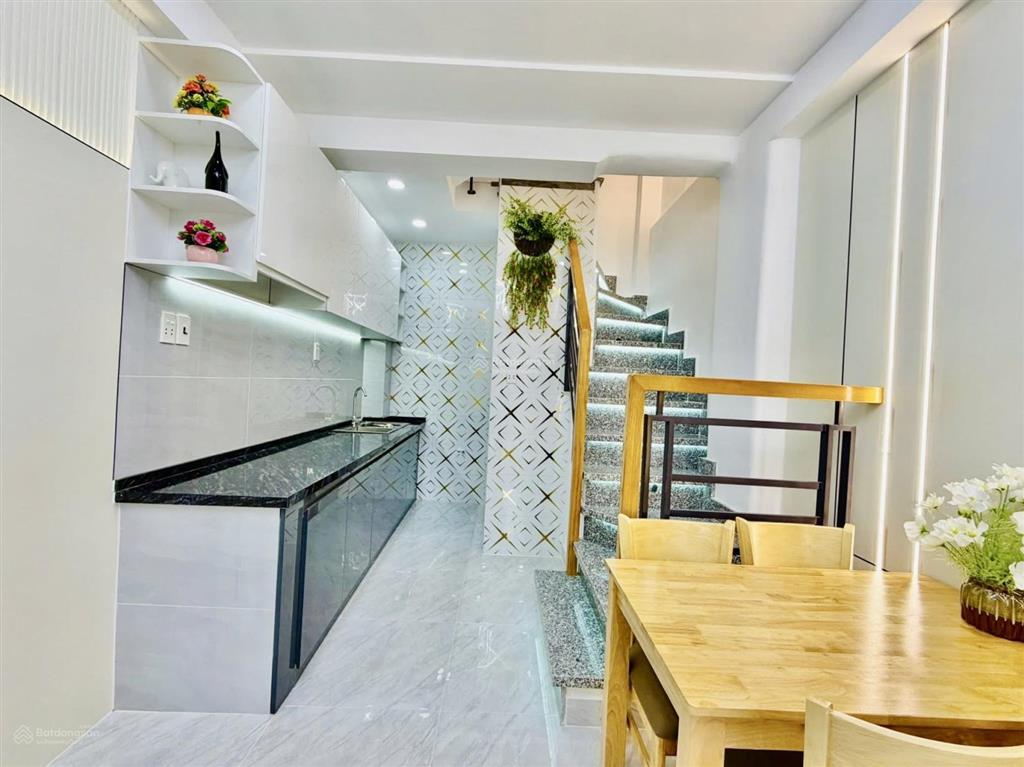 Chính chủ cần bán nhà nguyễn phúc nguyêntân địnhq3,gần ga sài gòn.giá3tỷ900tr/68,3m2,cho thuê26tr