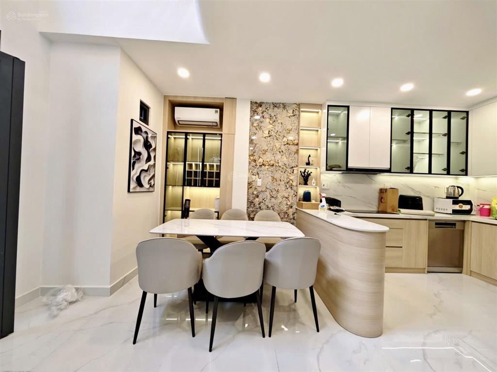 Chú sáu cần bán nhà lý tự trọngbến thànhq1, gần chợ bến thành.giá 5tỷ300tr/84,8m2,cho thuê 26tr