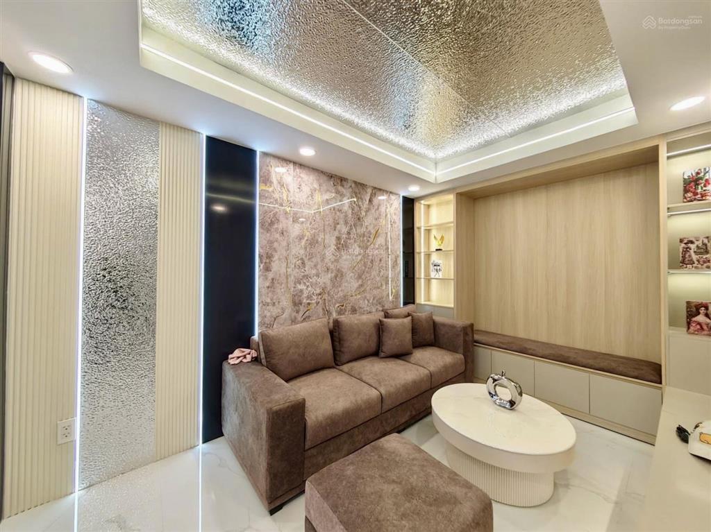 Chú sáu cần bán nhà lý tự trọngbến thànhq1, gần chợ bến thành.giá 5tỷ300tr/84,8m2,cho thuê 26tr