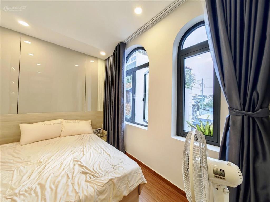 Chú sáu cần bán nhà lý tự trọngbến thànhq1, gần chợ bến thành.giá 5tỷ300tr/84,8m2,cho thuê 26tr