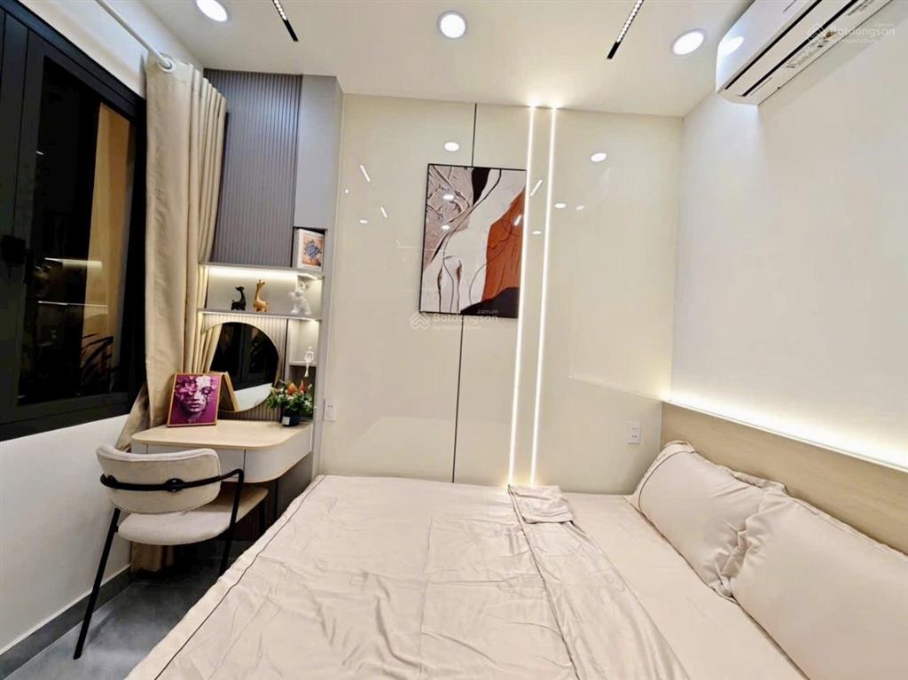 Dì 9 tôi cần bán gấp nhà bà lê chântđq1,gần chợ tân định.giá 4tỷ200tr/75,2.đang cho thuê 29tr