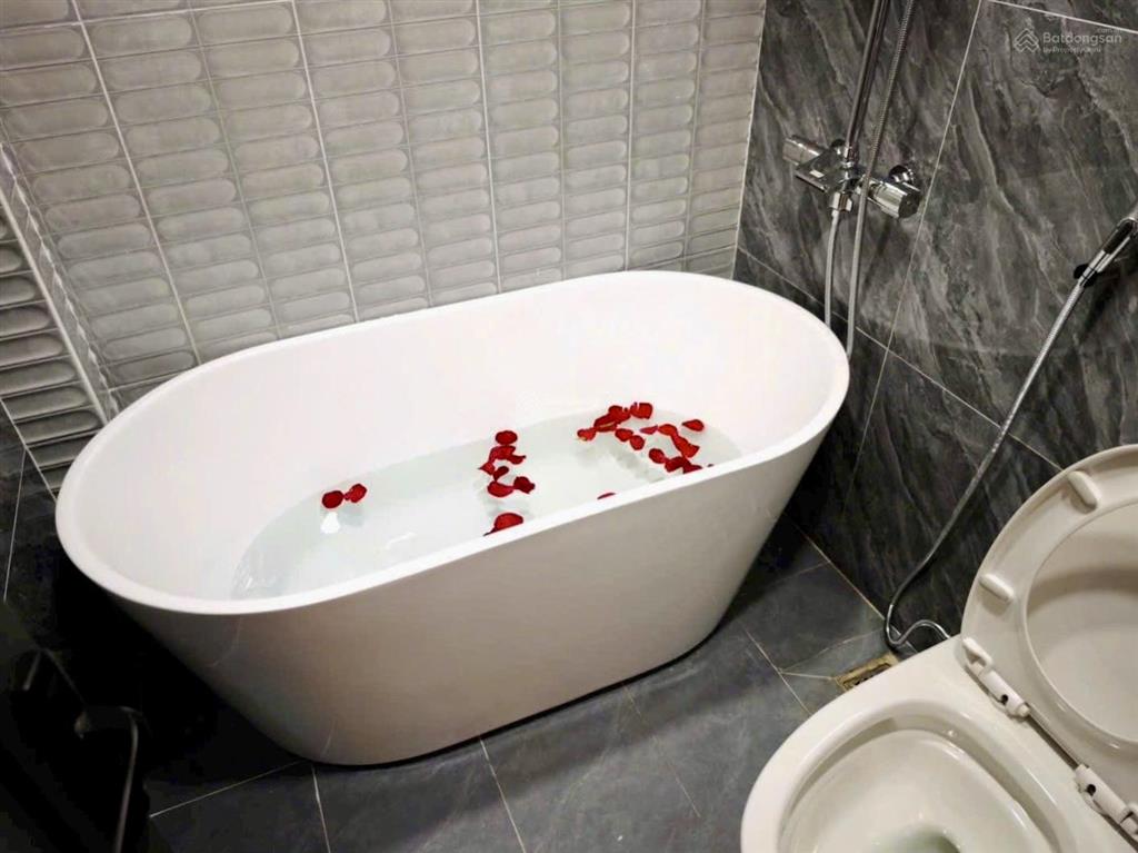 Dì 9 tôi cần bán gấp nhà bà lê chântđq1,gần chợ tân định.giá 4tỷ200tr/75,2.đang cho thuê 29tr