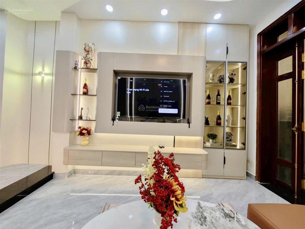 Dì 9 tôi cần bán gấp nhà bà lê chântđq1,gần chợ tân định.giá 4tỷ700tr/75,2.đang cho thuê29tr