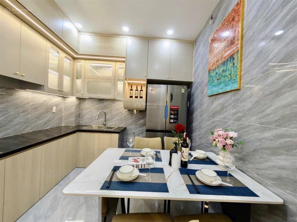 Dì 9 tôi cần bán gấp nhà bà lê chântđq1,gần chợ tân định.giá 4tỷ700tr/75,2.đang cho thuê29tr