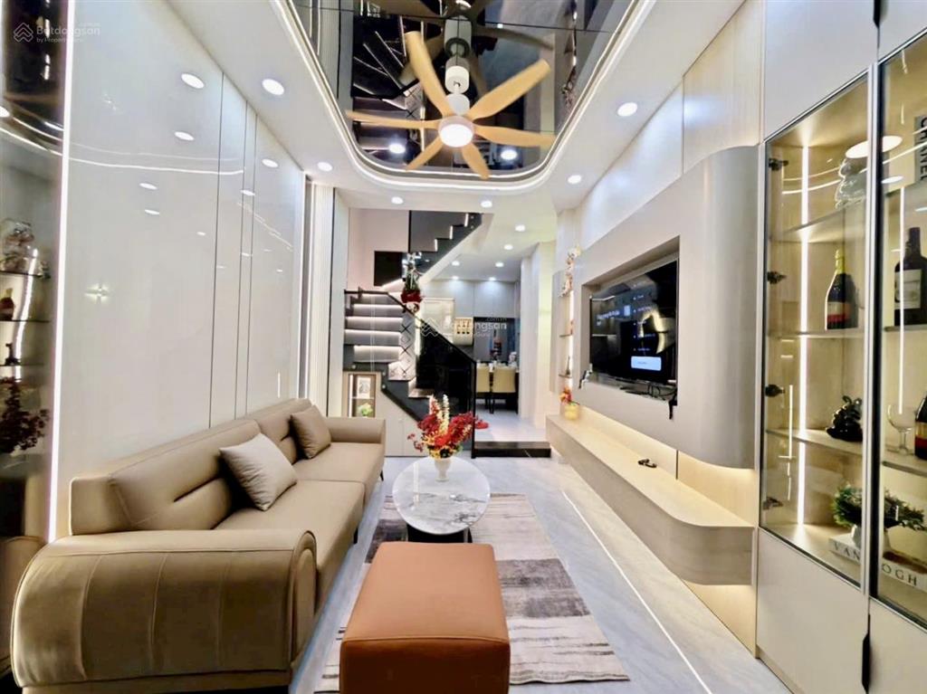 Dì 9 tôi cần bán gấp nhà bà lê chântđq1,gần chợ tân định.giá 4tỷ700tr/75,2.đang cho thuê29tr