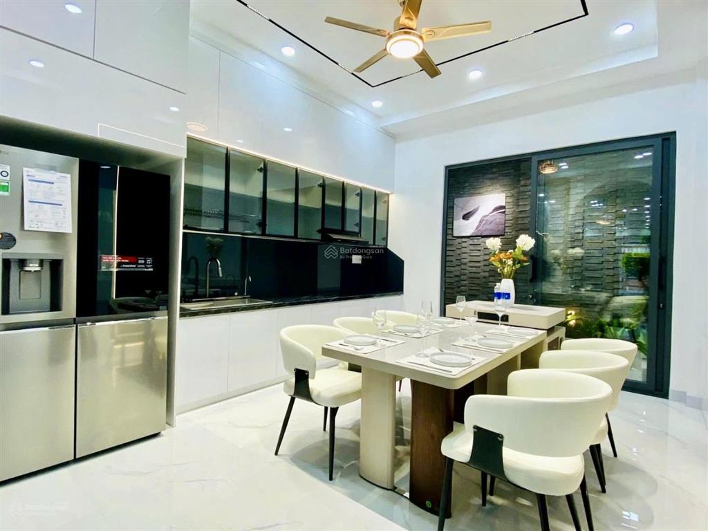 Chú tôi bán nhà phố lê quang địnhphường 11bt,gần bv ung bướu.giá 3tỷ600tr/76,2m2,cho thuê 29tr