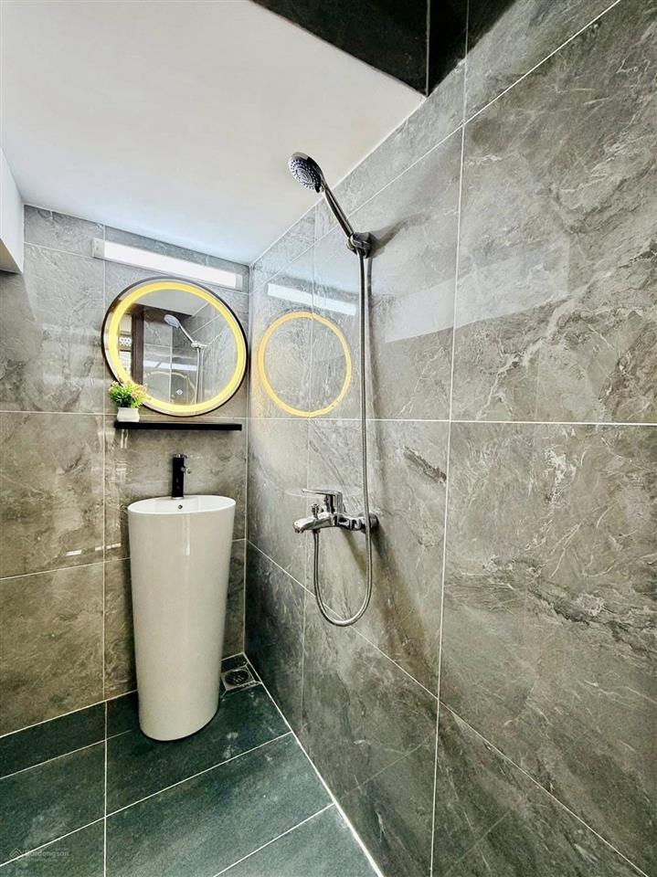 Cần bán siêu phẩm lê thánh tôn  p bến nghé  q1, gần chợ bến thành. 86m2, cho thuê 35tr