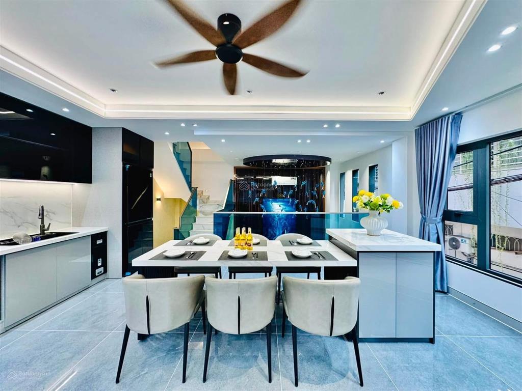 Nhà đẹp nam kỳ khởi nghĩavõ thị sáuq3,gần đh kinh tế.giá 9tỷ800tr/76m2 đang cho thuê 26tr/tháng.