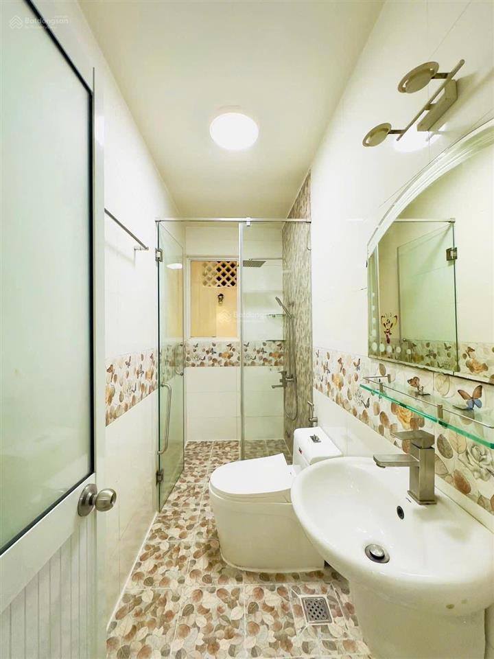 Chú 6 cần bán gấp nhà trần cao vânvõ thị sáu  q3, gần hồ con rùa. 79,9m2,cho thuê 26tr