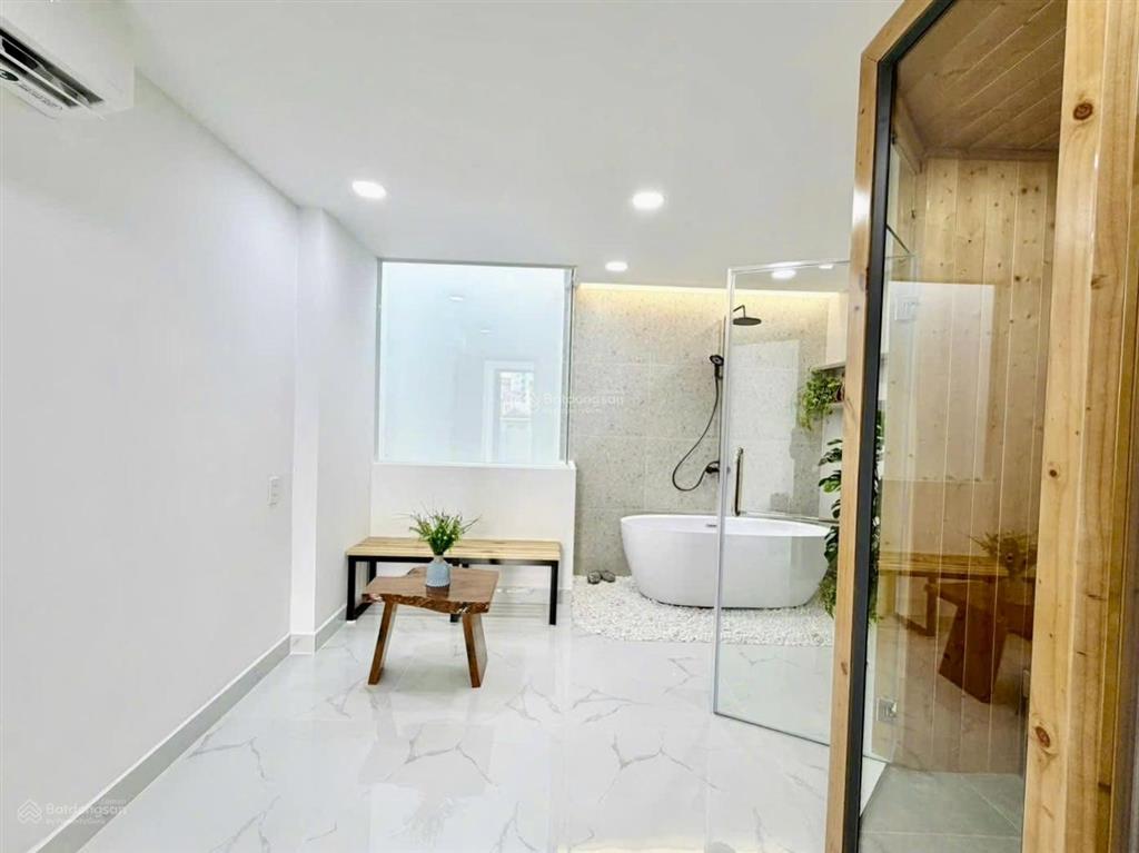 Chủ cần tiền bán nhanh nhà thạch thị thanh  tđ  q1, gần cv lê văn tám. 88m2, cho thuê 37tr